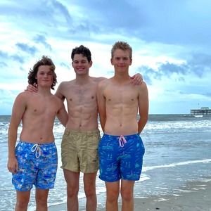 Meet your Posher, Leslie